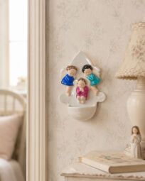Starožitná porcelánová kropenička s anjelikmi a Ježiškom